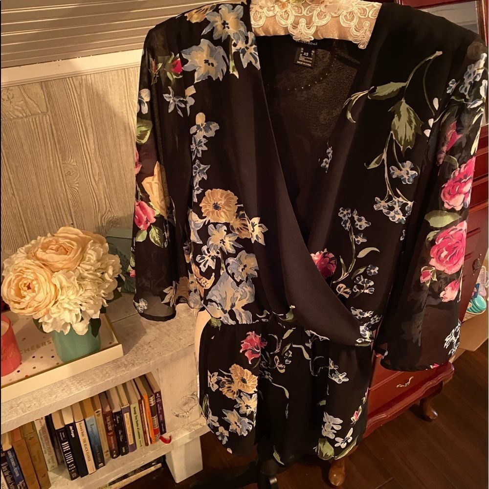 Olivaceous Floral Garden Romper Sz XS LN! 🌺